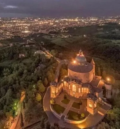 Konukevi Domus Dotta Bolonya